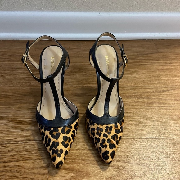 BCBG Generation T-Bar Pump - Picture 4 of 11